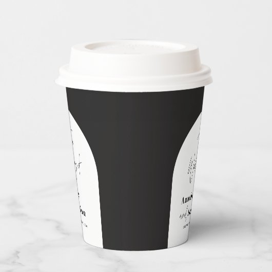 modern elegant script bruiloft met zwarte en witte papieren bekers (Links)