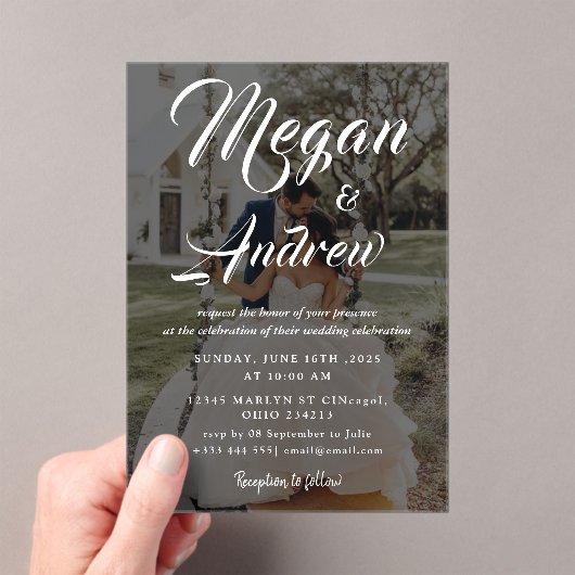 Modern Elegant Script Photo Wedding Acryl Uitnodigingen (Insitu (Draagbaar))