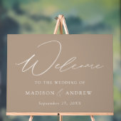 Modern Elegant Script Taupe Weddenschap Welkom Acryl Bord (Neutraal)