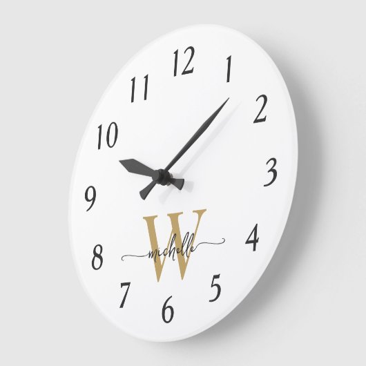 Modern Elegant Wit Goud Monogram Naam Script Grote Klok (Hoek)