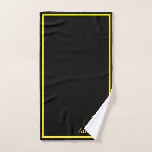 Modern Elegant Zwart Geel Monogram Script Naam Bad Handdoek (Handdoek)