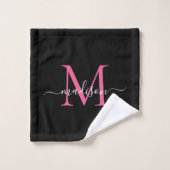 Modern Elegant Zwart Roze Monogram Script Naam Bad Handdoek (Wasdoekje)