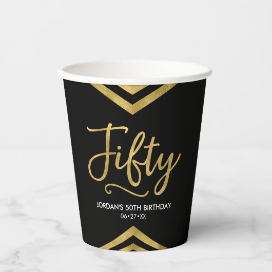 Modern Faux Gold Chevron Geometric 50th Birthday Papieren Bekers (Voorkant)