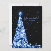 Modern feestelijk script Blue Tree Christmas Weddi Kaart (Achterkant)
