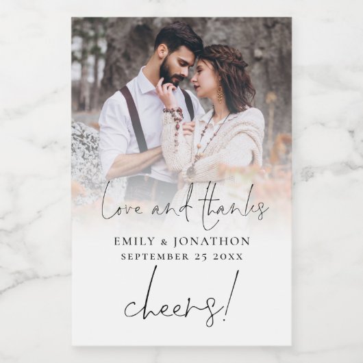 Modern Foto Naam Datum Liefde Bedankt Weddenschap Wijn Etiket (Enkel label)