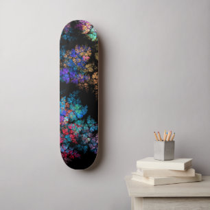 Modern fractaal patroon op zwart skateboard