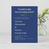 Modern Funny Black White Wedding Invitation (Debout devant)