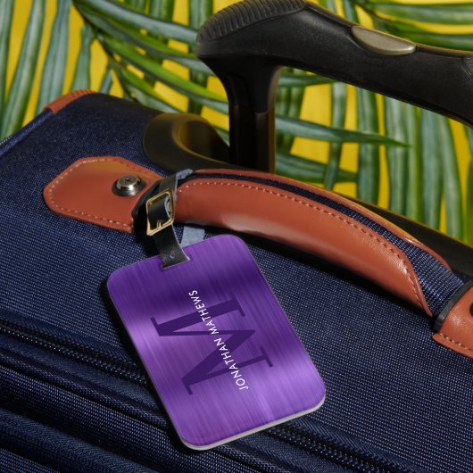 Modern geborsteld metaal violet monogram bagagelabel (Voorkant Insitu 1)