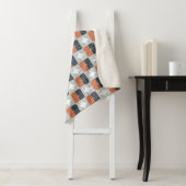 Modern Geometric Pattern in Terracotta, Navy Sherpa Deken (In situ)