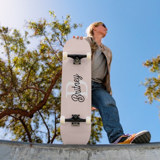 Modern gepersonaliseerd monogram en naam Pastel Pi Skateboard (Buiten 1)