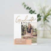 Modern Gold script Afstuderen Foto Aankondigingskaart (Staand voorkant)