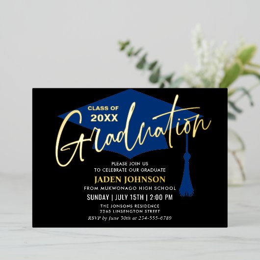 Modern Golden Black Graduation Party Folie Uitnodiging (Staand Voorkant)