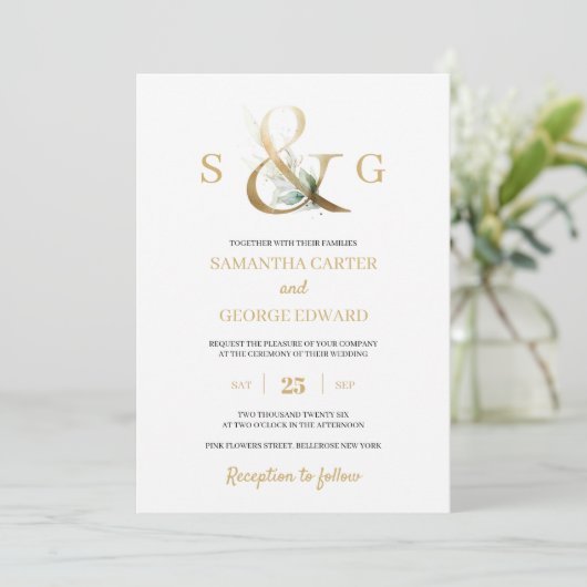 Modern gouden monogram initialen en groen bruiloft kaart (Staand voorkant)
