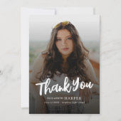 Modern Grad Brush Script Photo Graduation Bedankkaart (Voorkant)