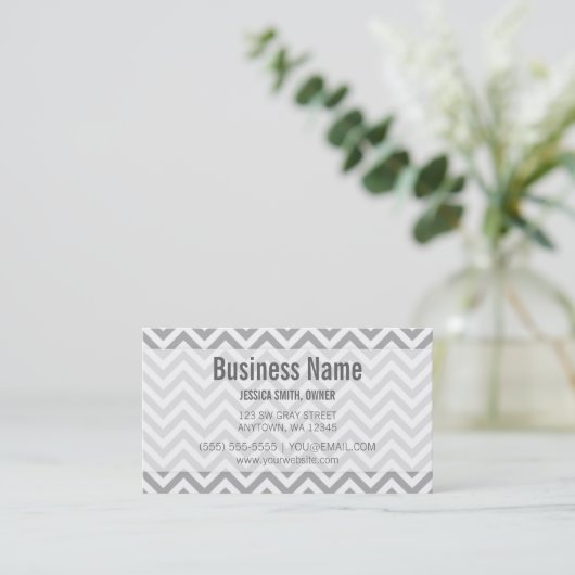 Modern Gray and White Chevron Pattern Visitekaartje (Staand voorkant)