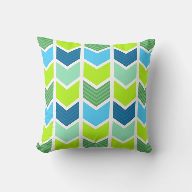 Modern Green and Blue Geometric Chevron Pattern Kussen (Voorkant)