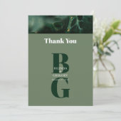 Modern Green Marble Monogram Wedding Bedankkaart (Staand voorkant)