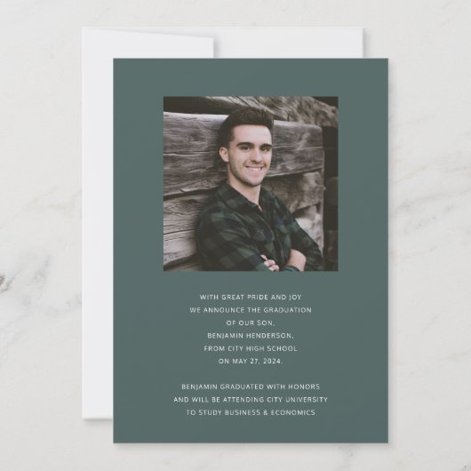Modern Green Photo Afstuderen Aankondiging (Achterkant)