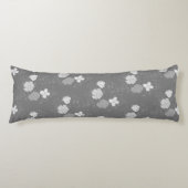 Modern Grey and White Floral Pattern Lichaamskussen (Voorkant)