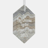 Modern grijs marmer Onze Eerste Kerstmis Samen Glas Ornament (Voorkant Rechts)