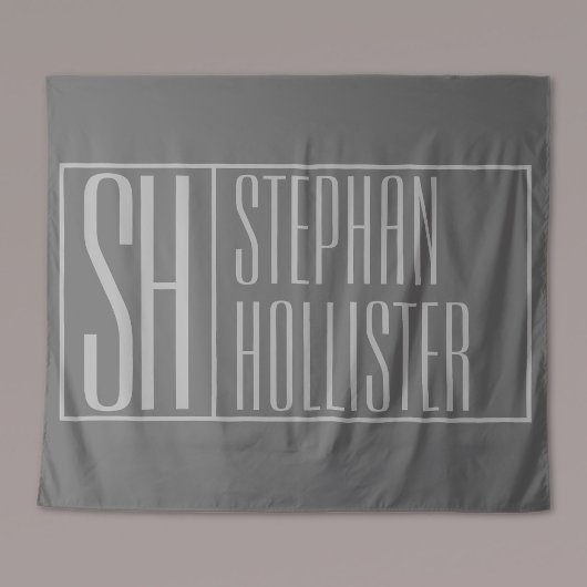 Modern, grijs op donkergrijs, Initialen en naams L Wandkleed