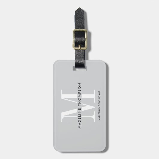 Modern grijs-wit monogram bagagelabel (Voorkant verticaal)