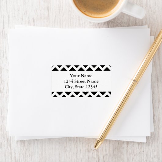 Modern groot zwart chevron ontwerp met aangepaste etiket (Insitu)
