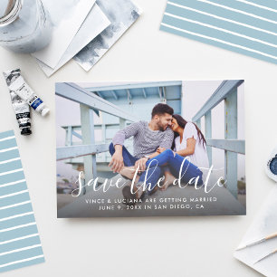 Modern handgeschreven script bruiloft foto blauw save the date