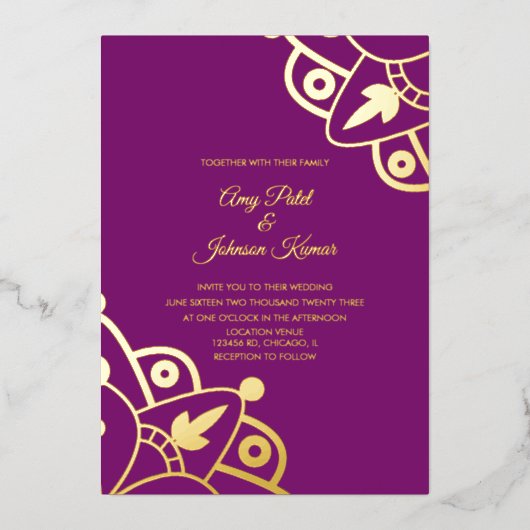 Modern Indiaas Mandala Paarse bruiloft geperst Folie Uitnodiging (Voorkant)