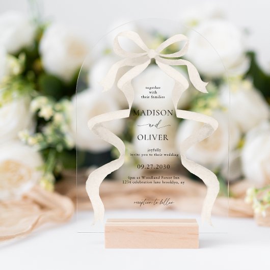 Modern Ivoor Beige Bow Monogram Boog Wedding Acryl Uitnodigingen