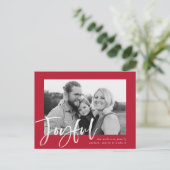 Modern Joyful Script Red Holiday Foto Briefkaart (Staand voorkant)