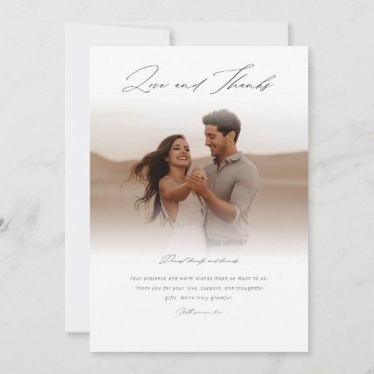 Modern kalligrafiescript Eenvoudige fotobruiloft Bedankkaart (Achterkant)