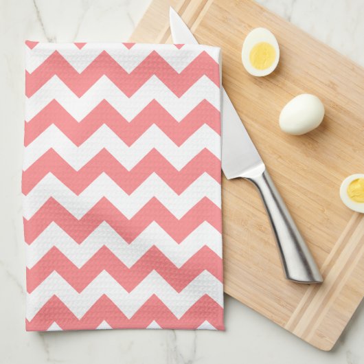 Modern koraal en witte Chevron Zigzag Patroon Theedoek (Quarter Fold)