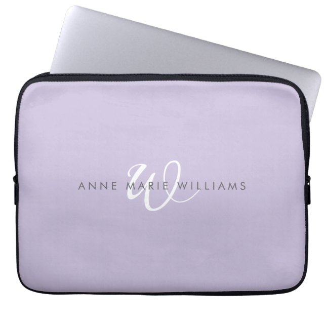 Modern Lavendel Witte Script Monogram Laptop Sleeve (Voorkant)