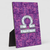 Modern Libra Zodiac Symbol on Fuchsia Digital Camo Fotoplaat (Zijkant)