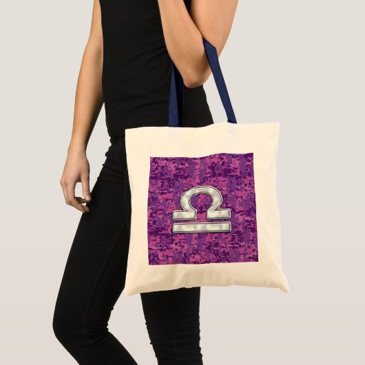 Modern Libra Zodiac Symbol on Fuchsia Digital Camo Tote Bag (Voorkant (product))