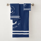 Modern licht marineblauw wit nautisch anker bad handdoek (Insitu)