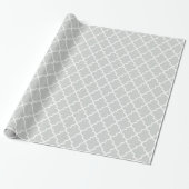 Modern lichtgrijs en wit Marokkaans Quatrefoil Cadeaupapier (Uitgerold)
