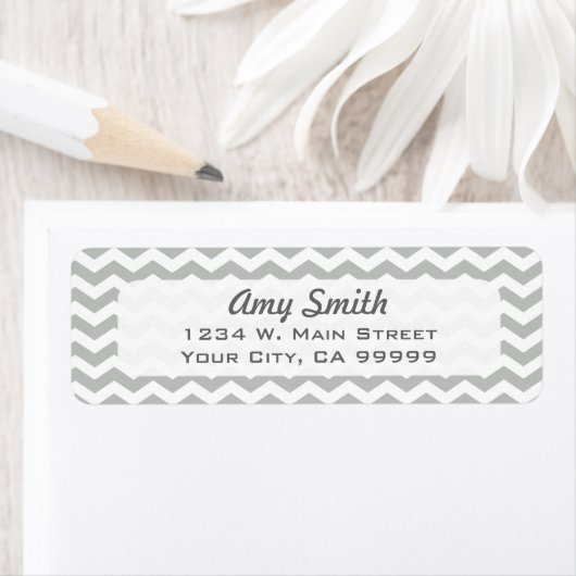 Modern Light Grey Chevron Pattern Etiket (Insitu)