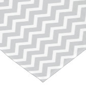 Modern Light Grey Chevron Stripes Pattern Korte Tafelloper (Hoek)