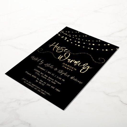 Modern Light String Script Housewarming Party Goud Folie Uitnodiging (Gedraaid)