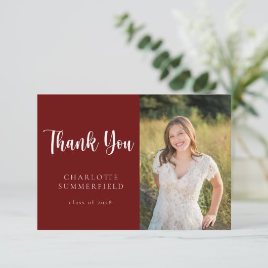 Modern Maroon Wit Afstuderen Dank u kaart (Staand voorkant)