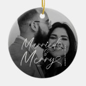 Modern Married and Merry Pas getrouwd Script voor Keramisch Ornament (Voorkant)