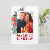 Modern Married and Merry Poinsettia Photo Holiday Feestdagenkaart (Staand voorkant)