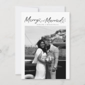 Modern Merry and Married Newlywed Script Christmas Feestdagenkaart (Voorkant)