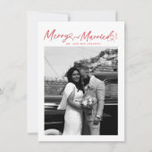 Modern Merry and Married Newlywed Script Christmas Feestdagenkaart (Voorkant)
