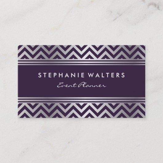Modern Metallic Silver Chevron en Paars Visitekaartje (Voorkant)