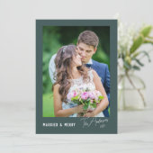 Modern Minimaal Getrouwd & Blij Nieuwgetrouwd Feestdagenkaart (Staand voorkant)