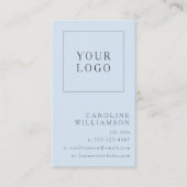 Modern Minimaal Verticaal Logo QR Code Zachte Blau Visitekaartje (Voorkant)