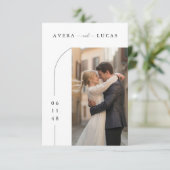 Modern Minimal Wedding Invitation with Photo (Debout devant)